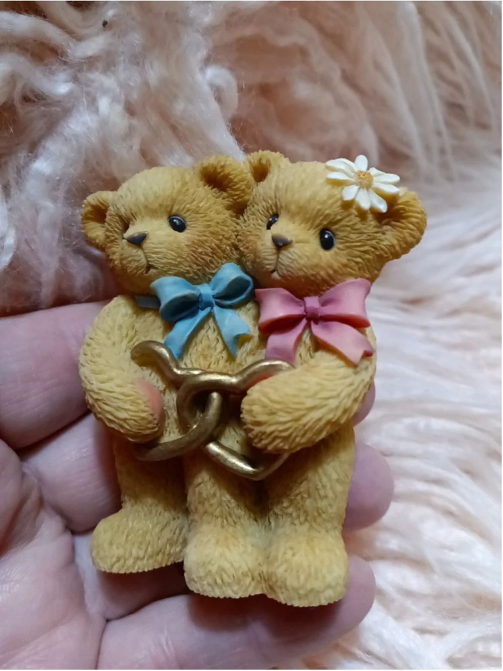 Cherished Teddies, Female & Male Bear Holding Golden Heart 1999 Pink Bow Daisy